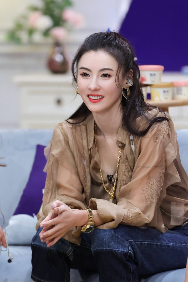 实盘配资平台查询 张柏芝被嘲15年！单亲妈妈的真相终于藏不住：儿子一个动作，全网沉默
